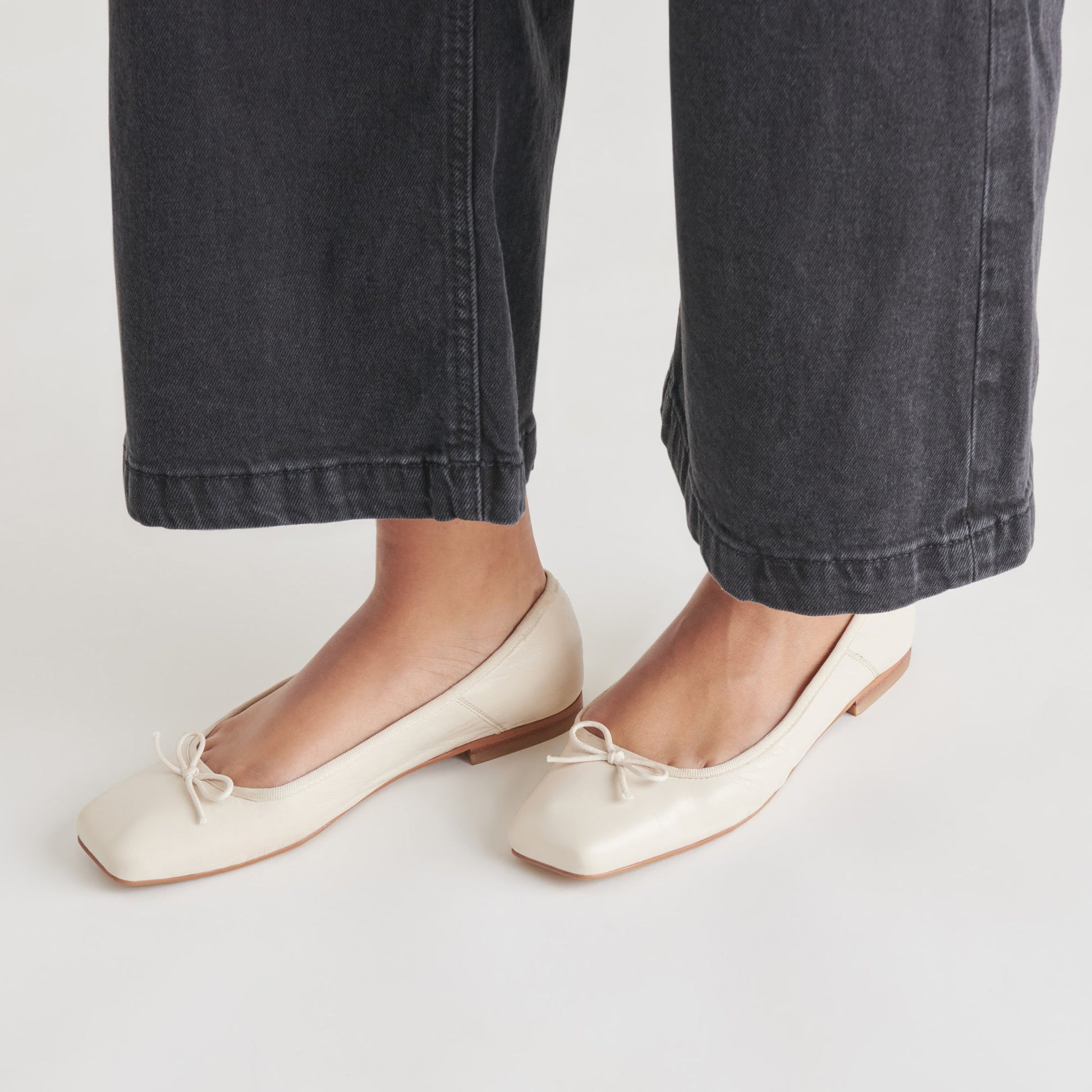 Dolce Vita Anisa Ballet Flats CREME CRINKLE PATENT