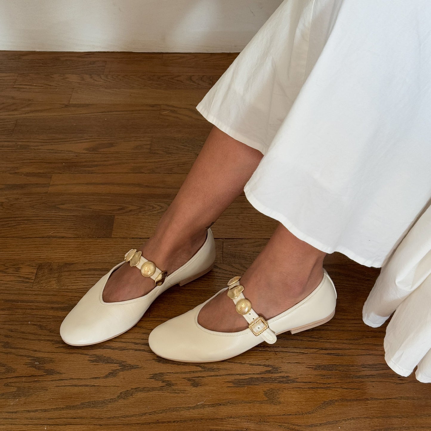 Dolce Vita Relan Off White Leather Ballet Flats