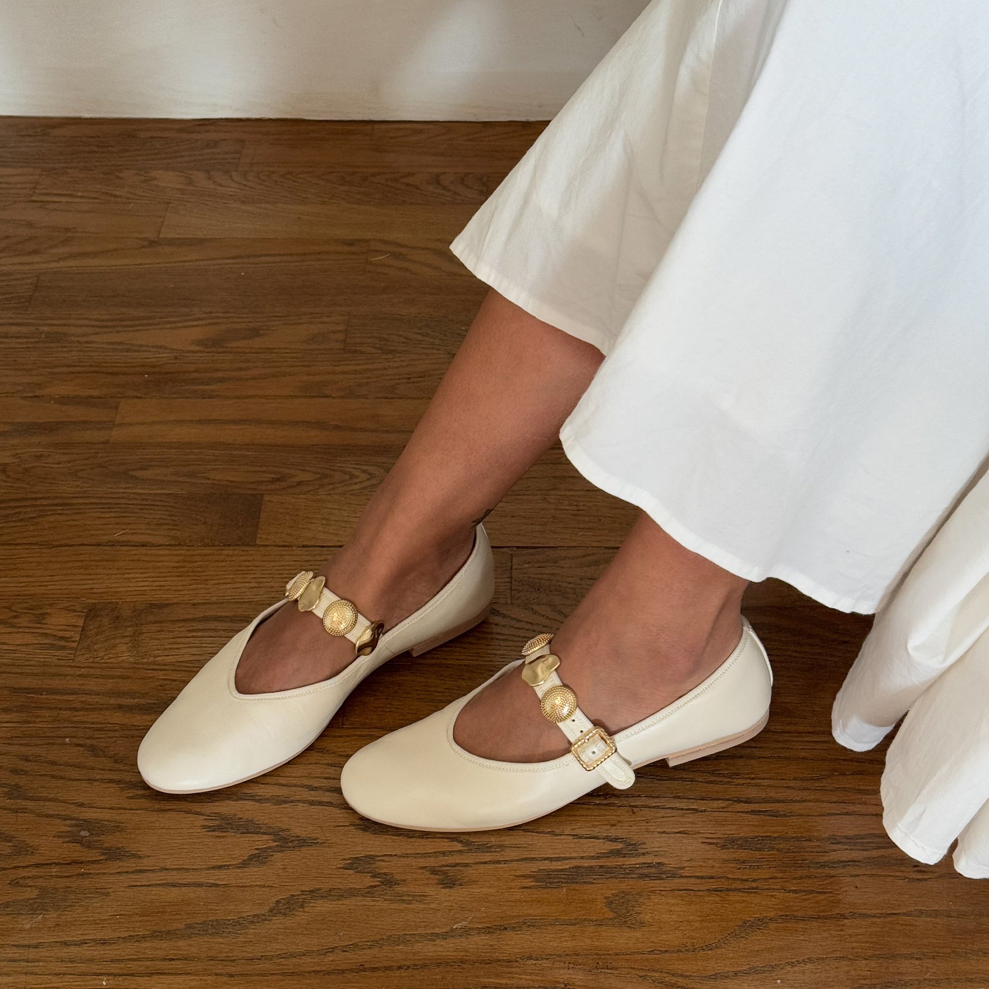 Dolce Vita Relan Off White Leather Ballet Flats