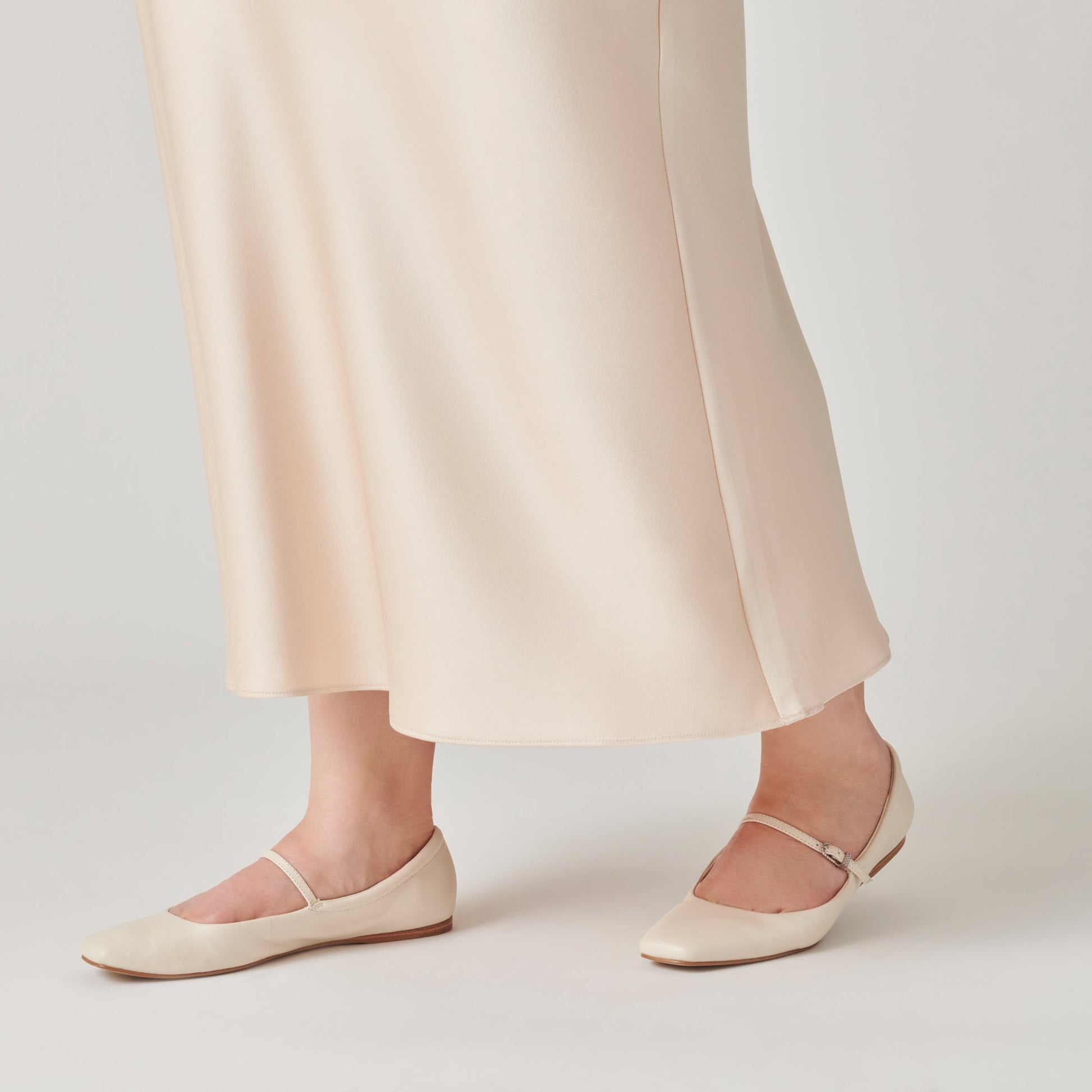 Dolce Vita Reyes Wide Ballet Flats Ivory Leather