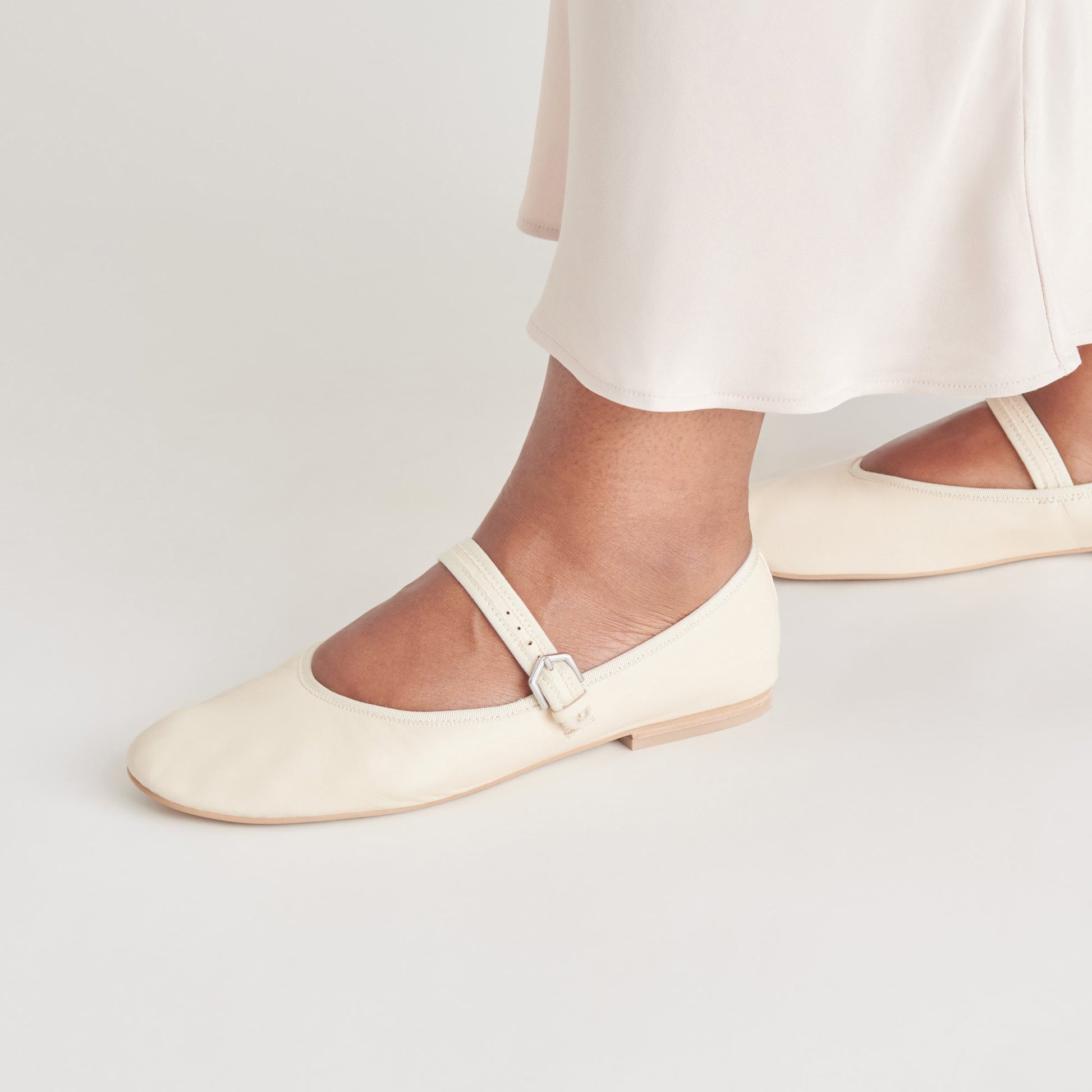 Dolce Vita ROSLYN BALLET FLATS CREME LEATHER