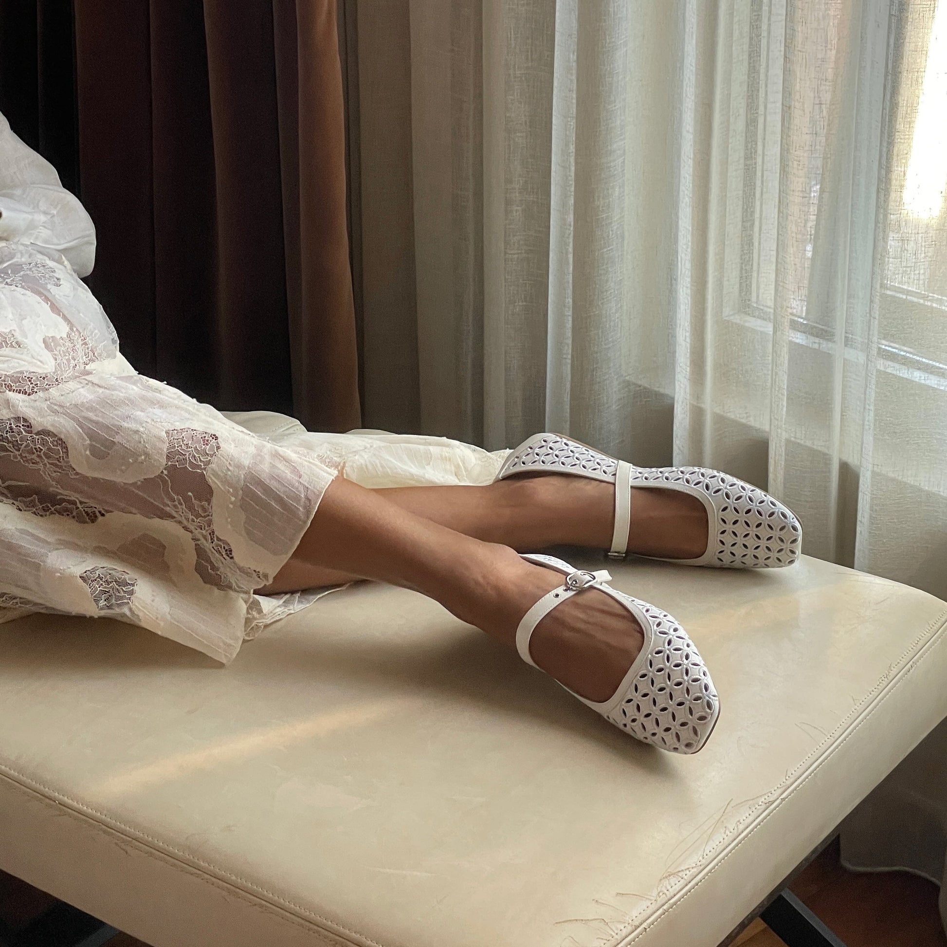Dolce Vita RODNI EYELET PERF BALLET FLATS TRUE WHITE LEATHER