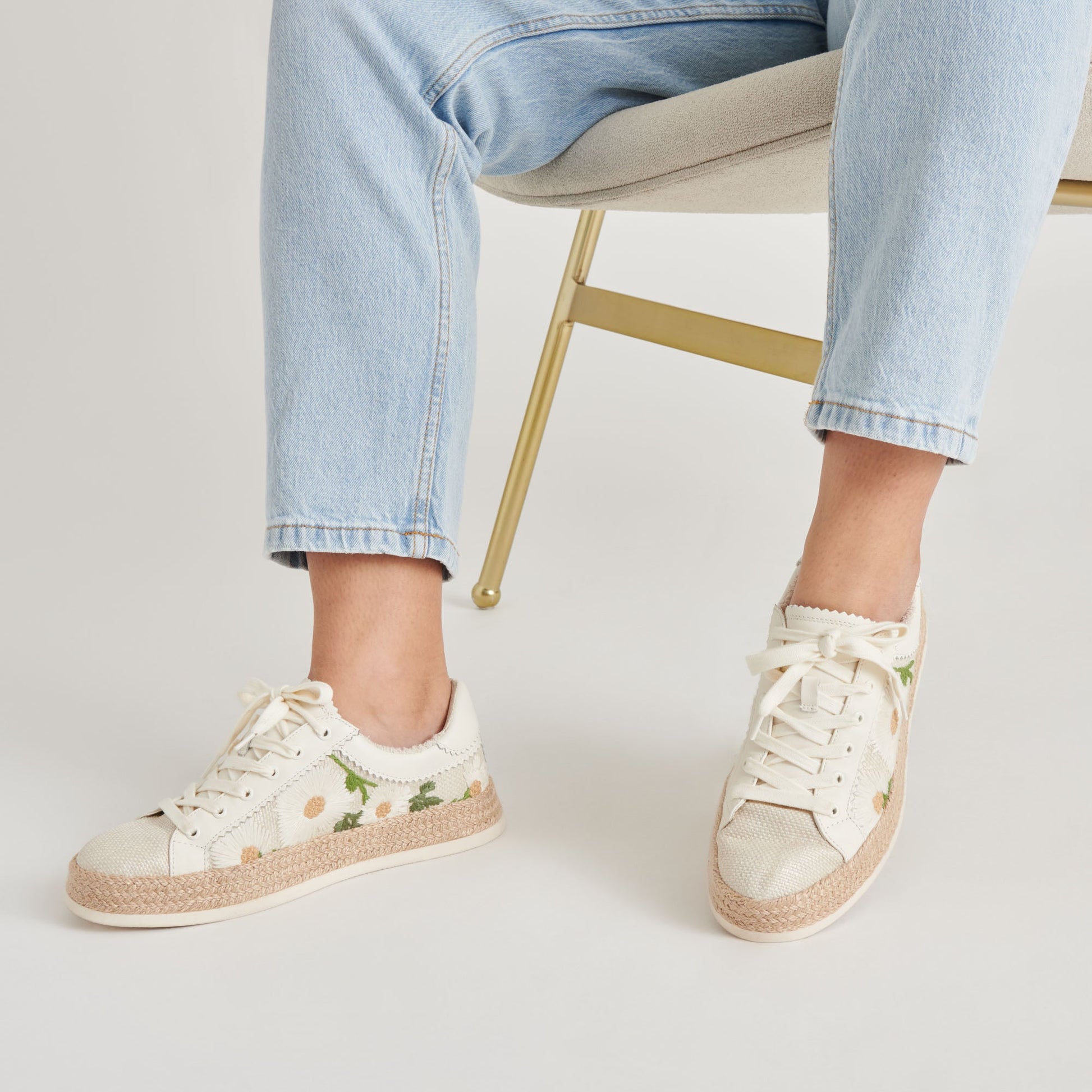 Dolce Vita AZALIA SNEAKERS WHITE FLORAL RAFFIA
