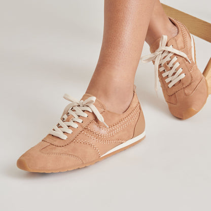 Dolce Vita DELANY SNEAKERS TOFFEE NUBUCK