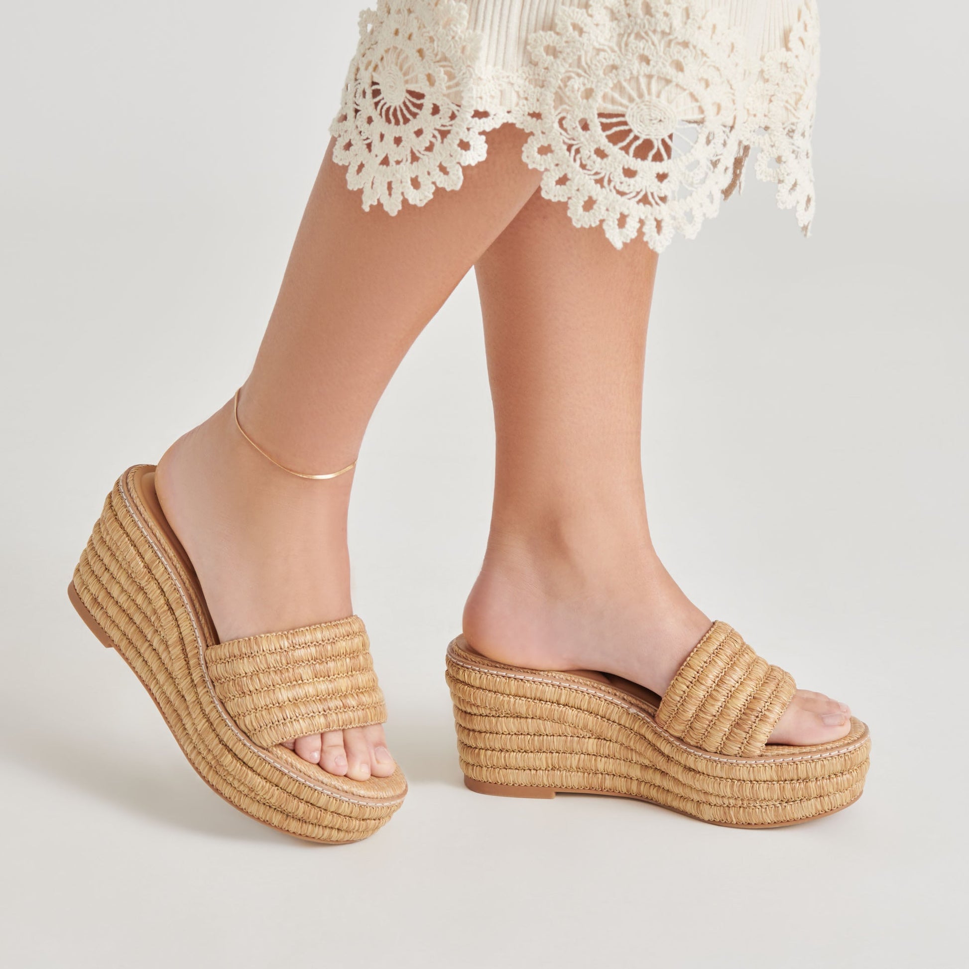 Dolce Vita Throne Lt Natural Raffia Wedges