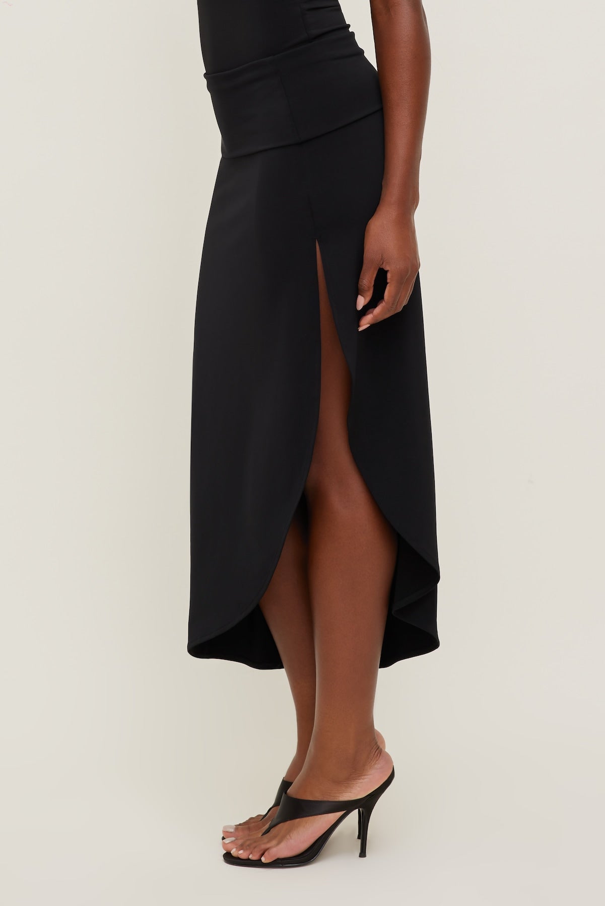 Dynamite Website Shop | Sculpt Slit Midi Skirt Black