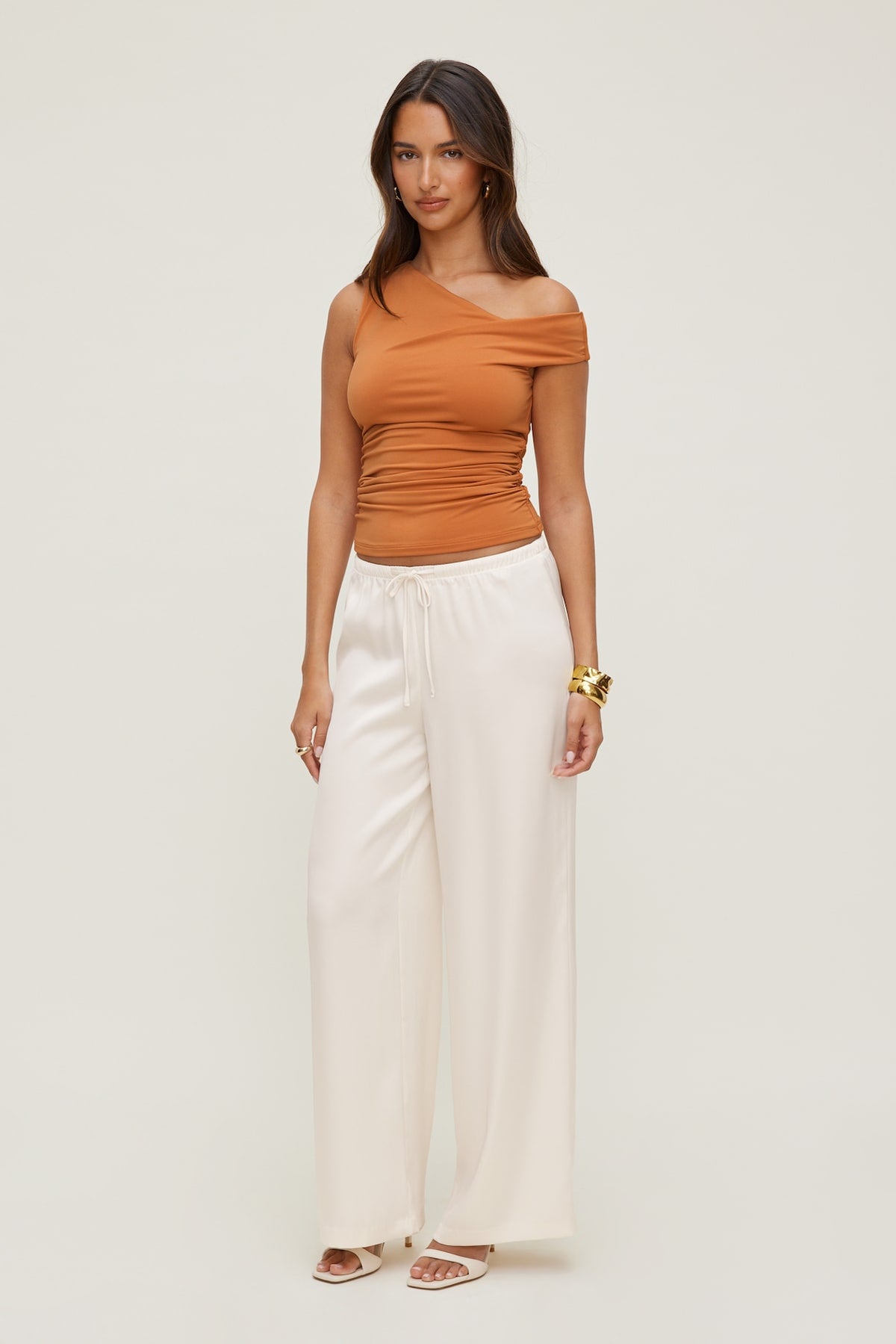 Dynamite Online | Leo Satin Wide Leg Pants Beige