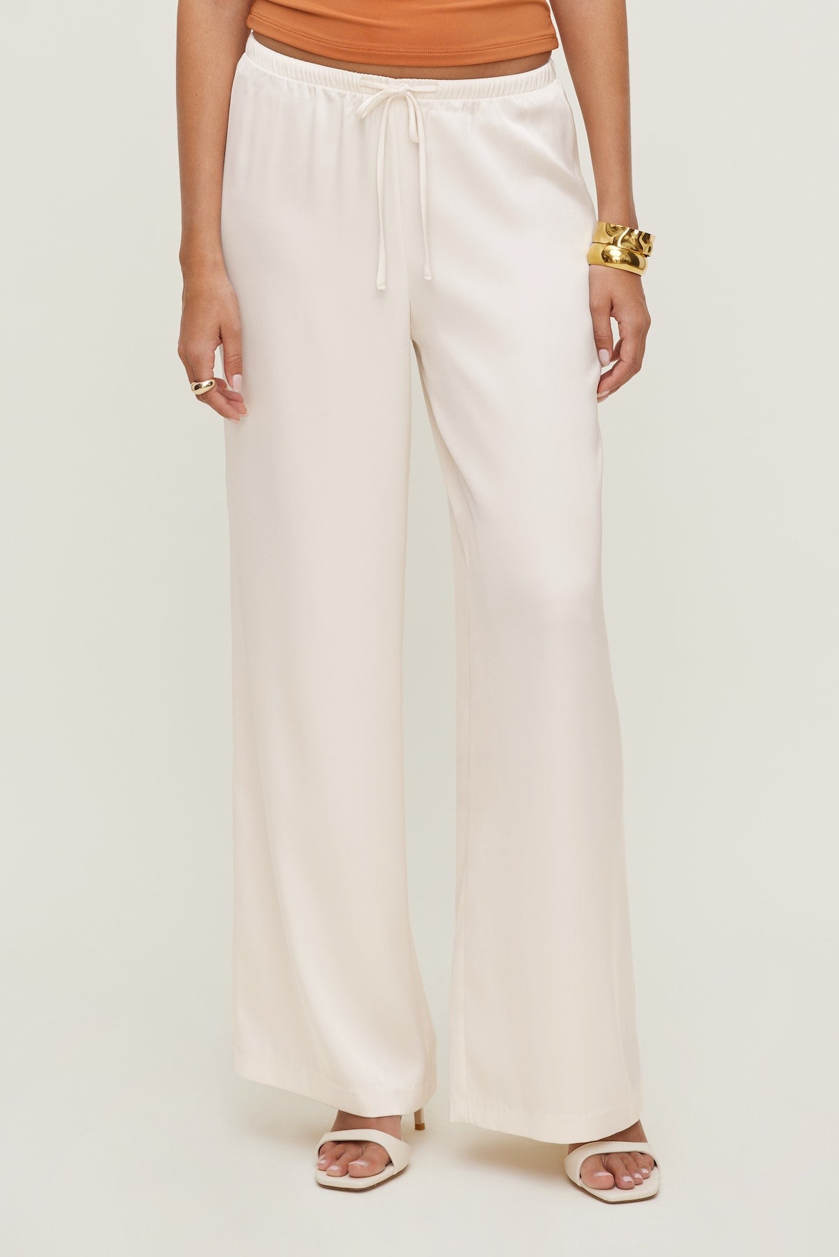 Dynamite Online | Leo Satin Wide Leg Pants Beige